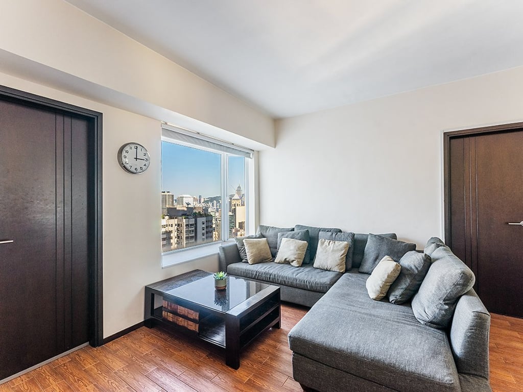 https://img.propertyraptor.com/cdn-cgi/imagedelivery/KD5bF_AFL0JDTbKLWF7z9g/ap8/ap8_001/hornet/prp/img/debfb098d92a0d22881a301b2c665900.jpg/public