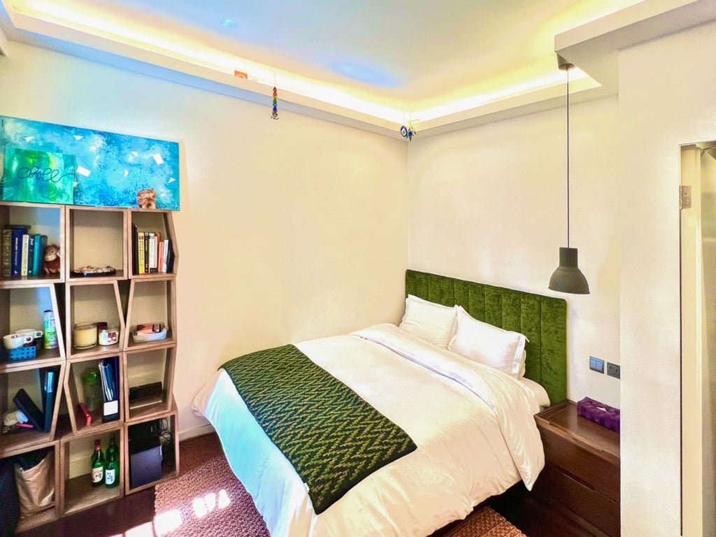 https://img.propertyraptor.com/cdn-cgi/imagedelivery/KD5bF_AFL0JDTbKLWF7z9g/ap8/ap8_001/hornet/prp/img/dec45318d7a860e7e3dae2443dfabe45.jpg/public