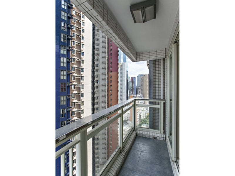https://img.propertyraptor.com/cdn-cgi/imagedelivery/KD5bF_AFL0JDTbKLWF7z9g/ap8/ap8_001/hornet/prp/img/decfaba7f1ad46a0e7e5e7f6ea177034.jpg/public