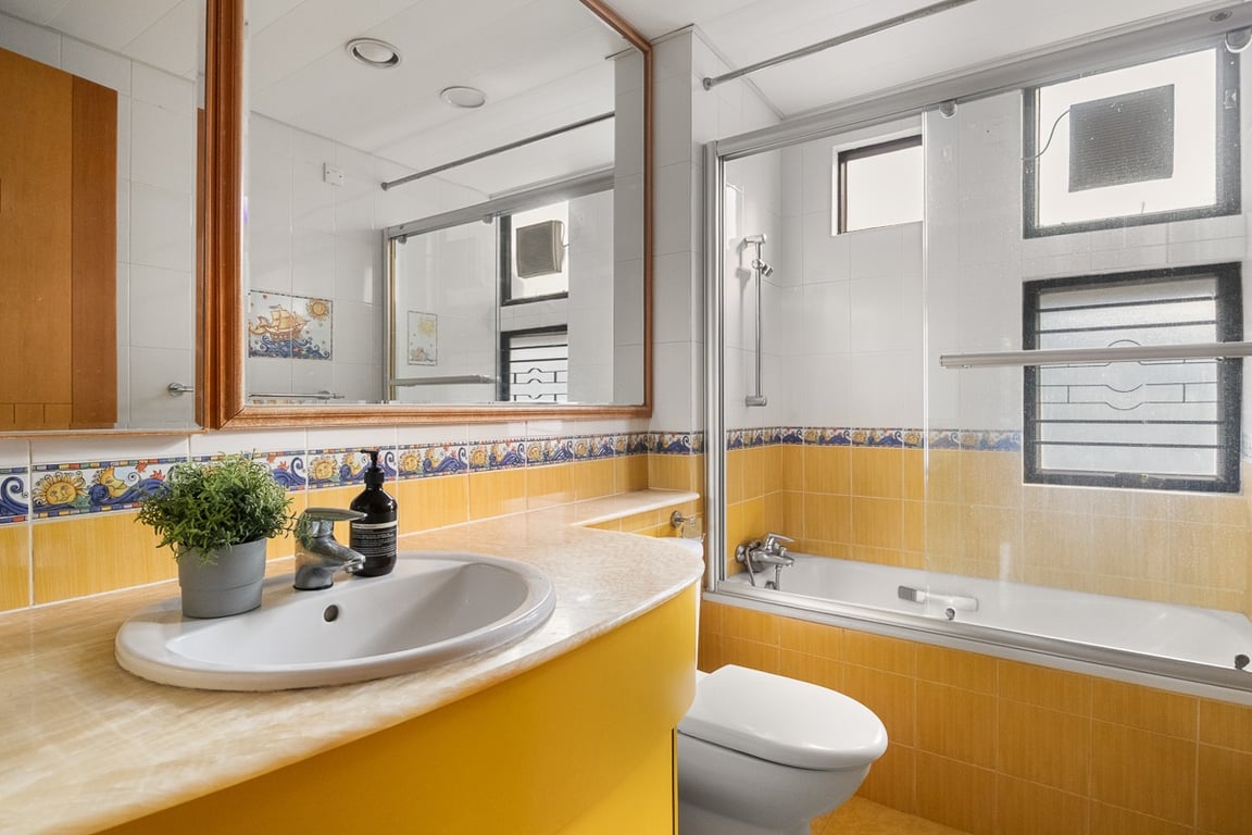 https://img.propertyraptor.com/cdn-cgi/imagedelivery/KD5bF_AFL0JDTbKLWF7z9g/ap8/ap8_001/hornet/prp/img/ded10723f1a131d5226bacfd4989c267-wtm.jpg/public