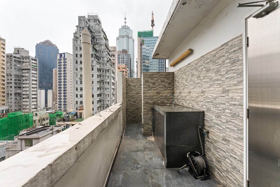 https://img.propertyraptor.com/cdn-cgi/imagedelivery/KD5bF_AFL0JDTbKLWF7z9g/ap8/ap8_001/hornet/prp/img/df065af97e549e07e587dd66e3aed16d-wtm.jpg/public