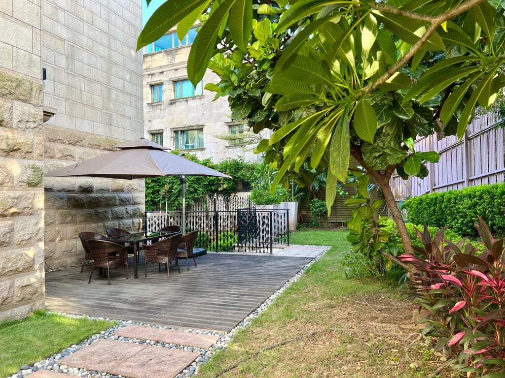 https://img.propertyraptor.com/cdn-cgi/imagedelivery/KD5bF_AFL0JDTbKLWF7z9g/ap8/ap8_001/hornet/prp/img/df15d718cd587a944a7353c52d1edd1d.jpg/public