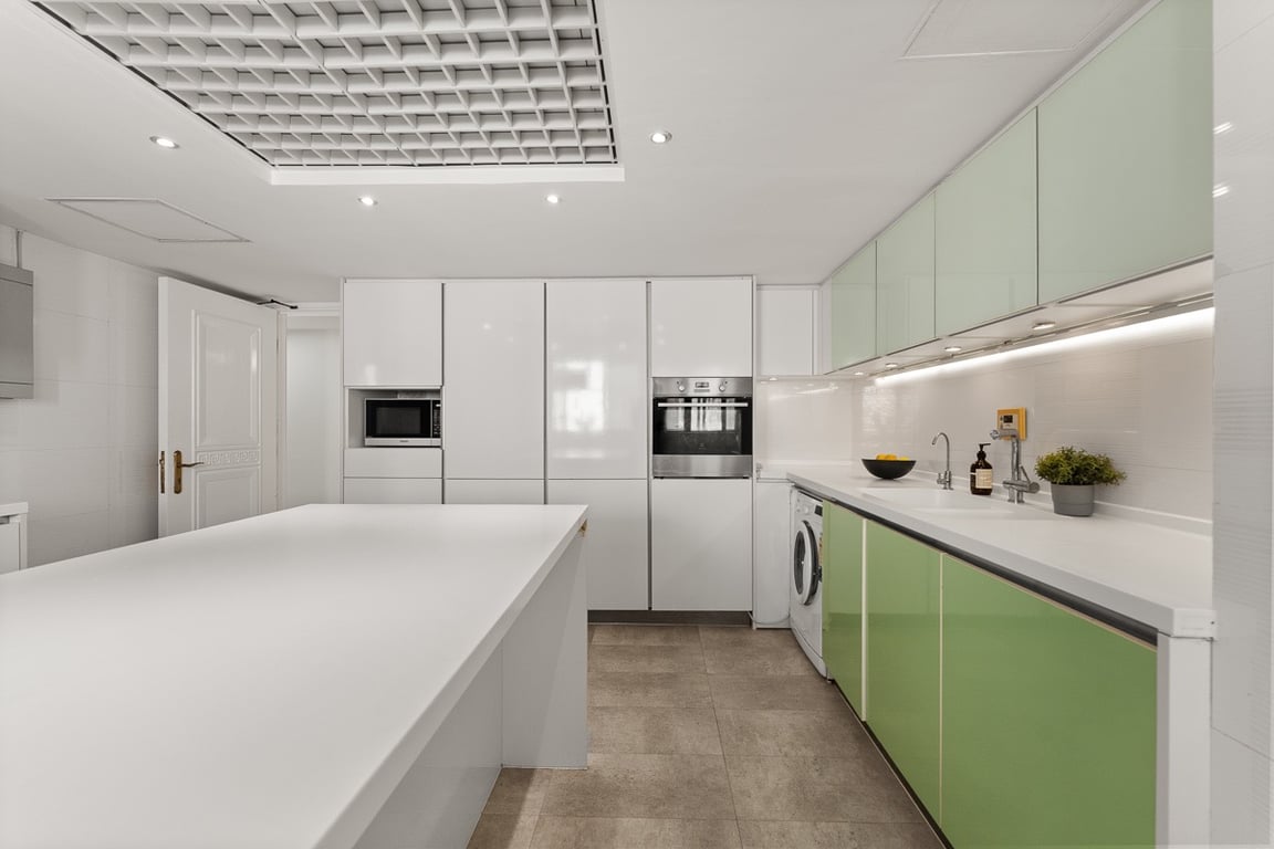 https://img.propertyraptor.com/cdn-cgi/imagedelivery/KD5bF_AFL0JDTbKLWF7z9g/ap8/ap8_001/hornet/prp/img/df4fddc8a9d944c8dde3845aa60ab7cc-wtm.jpg/public