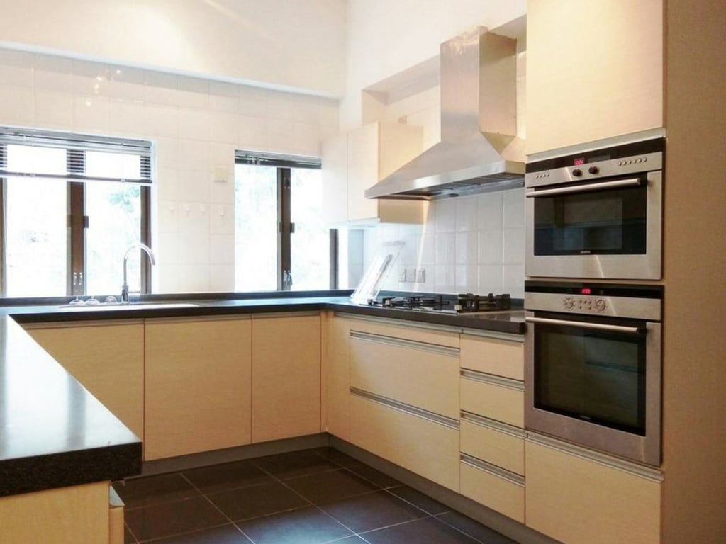 https://img.propertyraptor.com/cdn-cgi/imagedelivery/KD5bF_AFL0JDTbKLWF7z9g/ap8/ap8_001/hornet/prp/img/df635089b8a4deb50f65343d4a69abd5.jpg/public