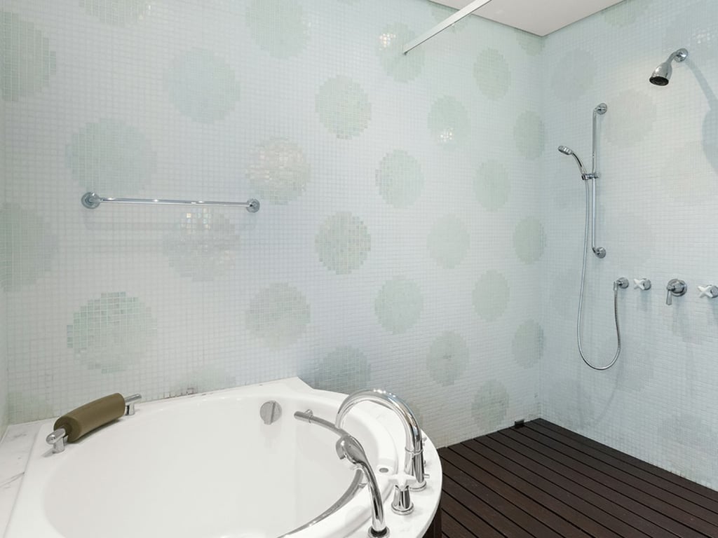 https://img.propertyraptor.com/cdn-cgi/imagedelivery/KD5bF_AFL0JDTbKLWF7z9g/ap8/ap8_001/hornet/prp/img/df75abb76c0f08fbf2ebe101e17fc73c.jpg/public