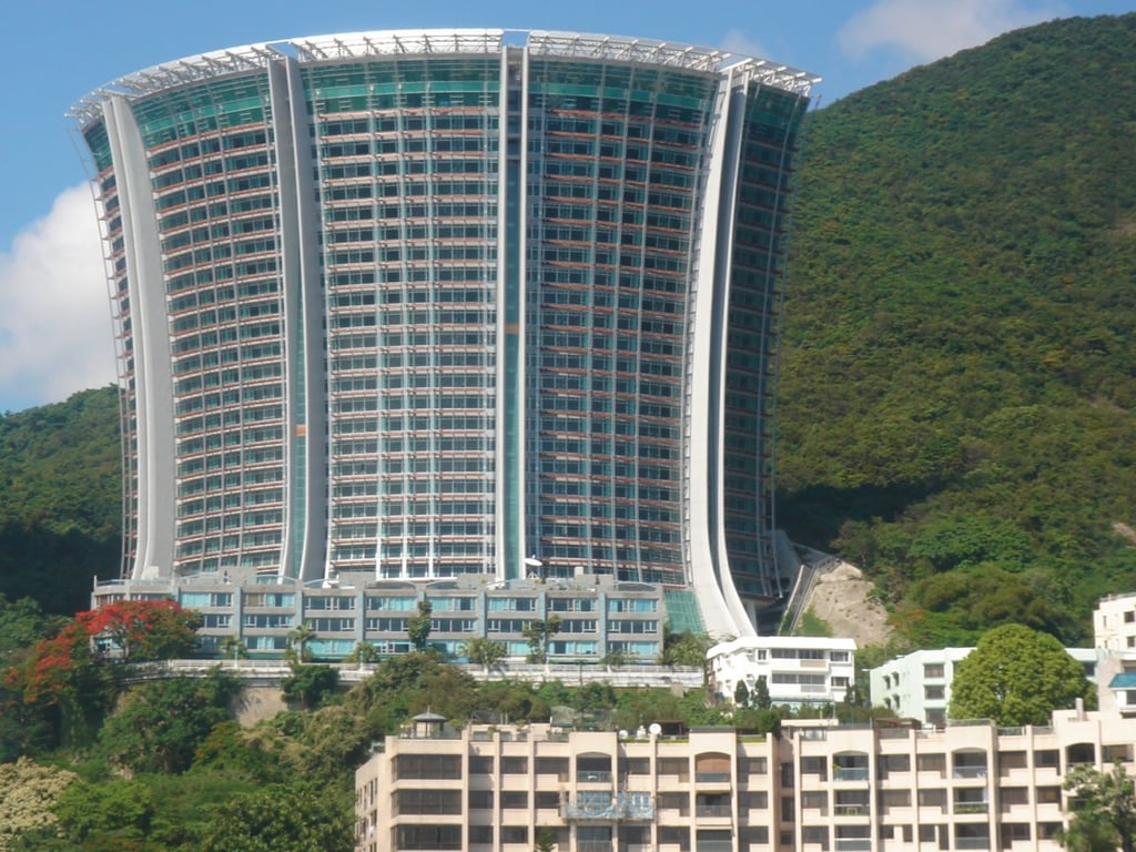https://img.propertyraptor.com/cdn-cgi/imagedelivery/KD5bF_AFL0JDTbKLWF7z9g/ap8/ap8_001/hornet/prp/img/dfb2297a8199089e5bba2776b8984772.jpg/public