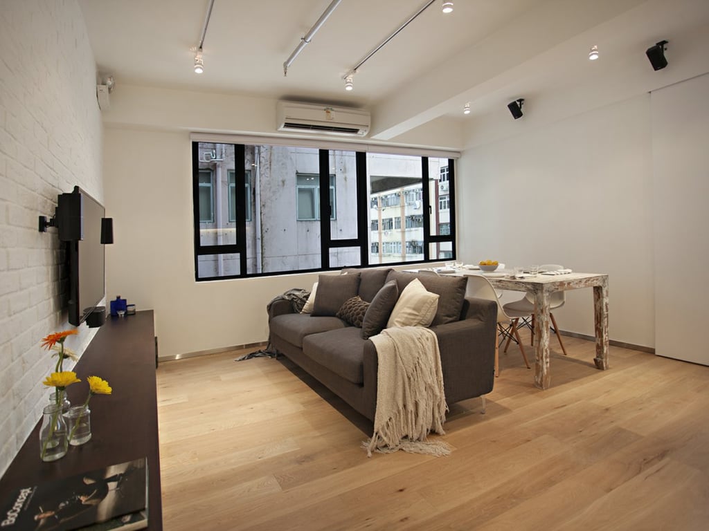 https://img.propertyraptor.com/cdn-cgi/imagedelivery/KD5bF_AFL0JDTbKLWF7z9g/ap8/ap8_001/hornet/prp/img/dfee37b067cd13f92c9826c9571df5b6.jpg/public
