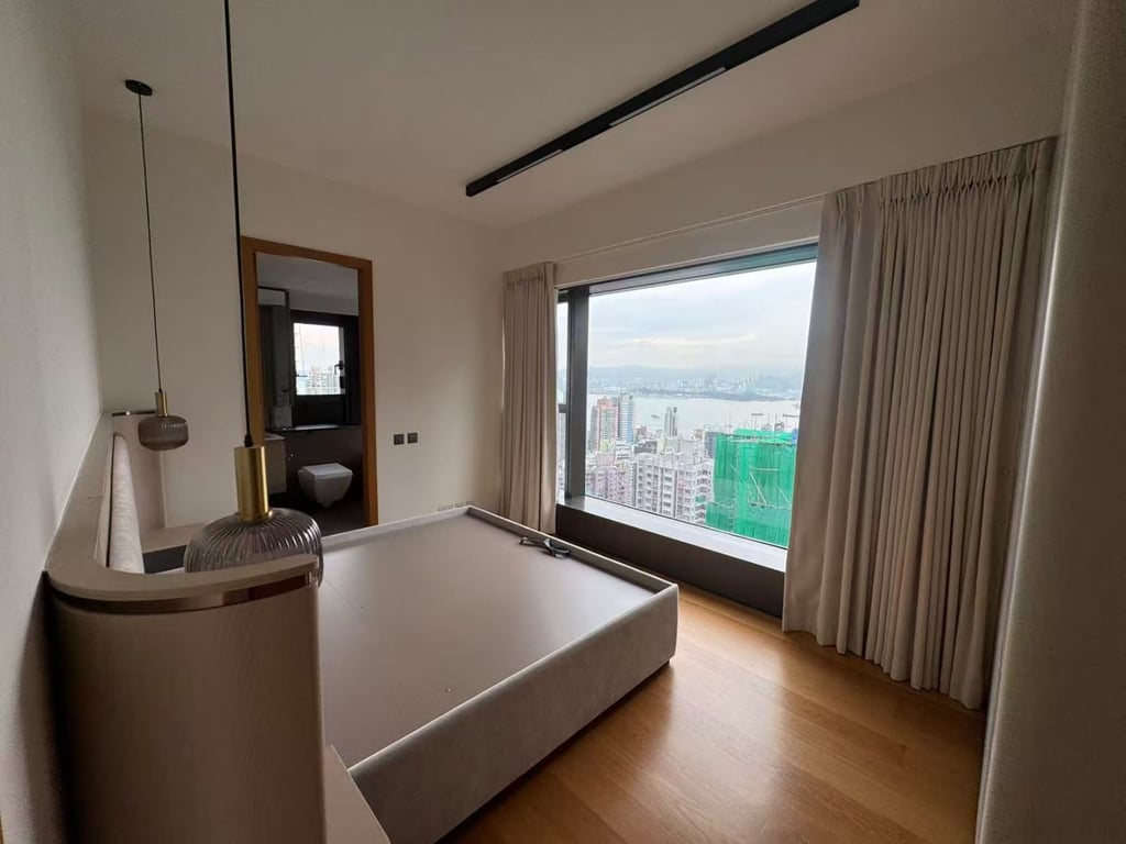 https://img.propertyraptor.com/cdn-cgi/imagedelivery/KD5bF_AFL0JDTbKLWF7z9g/ap8/ap8_001/hornet/prp/img/e0041fdfbfbf781392d4e121443d8973-wtm.jpg/public