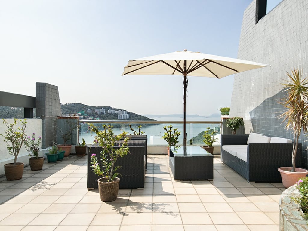https://img.propertyraptor.com/cdn-cgi/imagedelivery/KD5bF_AFL0JDTbKLWF7z9g/ap8/ap8_001/hornet/prp/img/e00f982a238cd6e8d2a623cc4071e48d.jpg/public