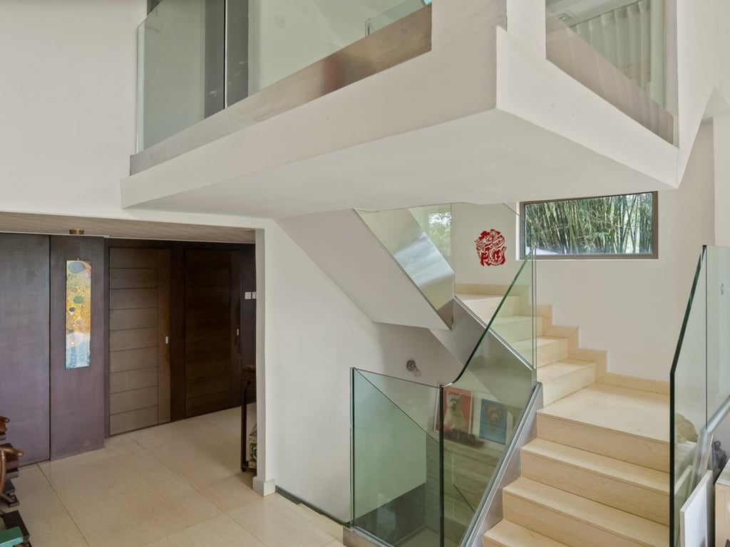 https://img.propertyraptor.com/cdn-cgi/imagedelivery/KD5bF_AFL0JDTbKLWF7z9g/ap8/ap8_001/hornet/prp/img/e01a0866c41cb94c1613d7c9d4d0454a.jpg/public