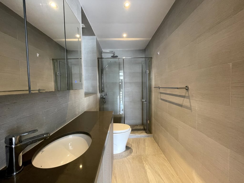 https://img.propertyraptor.com/cdn-cgi/imagedelivery/KD5bF_AFL0JDTbKLWF7z9g/ap8/ap8_001/hornet/prp/img/e0731070b2c23ede75e79396787c8481.jpg/public