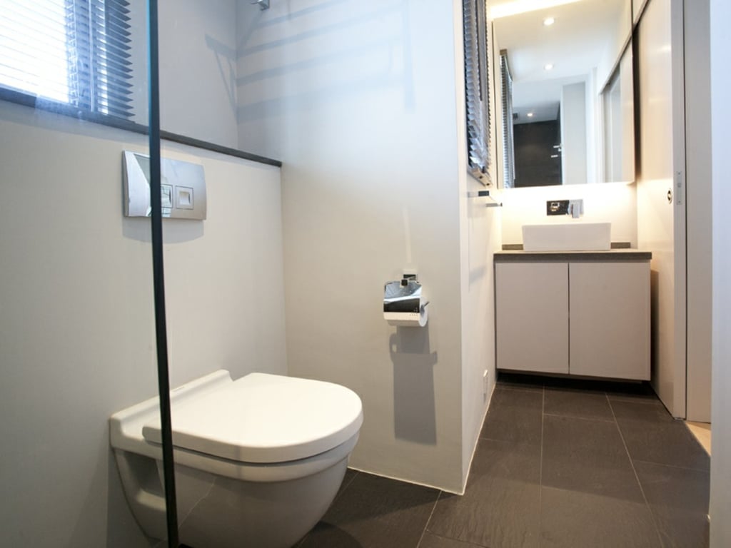 https://img.propertyraptor.com/cdn-cgi/imagedelivery/KD5bF_AFL0JDTbKLWF7z9g/ap8/ap8_001/hornet/prp/img/e076c4ca326ab24748aac67adf39e934.jpg/public