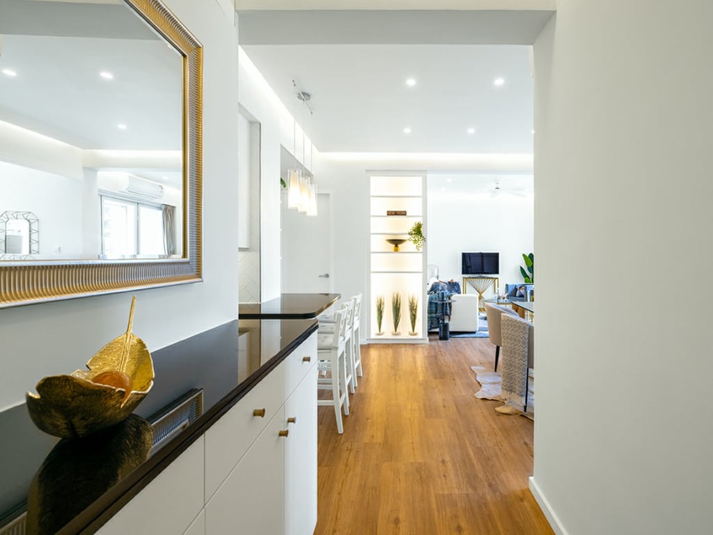 https://img.propertyraptor.com/cdn-cgi/imagedelivery/KD5bF_AFL0JDTbKLWF7z9g/ap8/ap8_001/hornet/prp/img/e09900d6ee4fa9353a225794ca358750.jpg/public