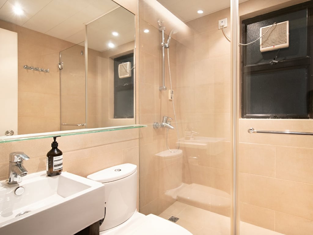 https://img.propertyraptor.com/cdn-cgi/imagedelivery/KD5bF_AFL0JDTbKLWF7z9g/ap8/ap8_001/hornet/prp/img/e09a8992d83cc2892bbbfb873653f510.jpg/public