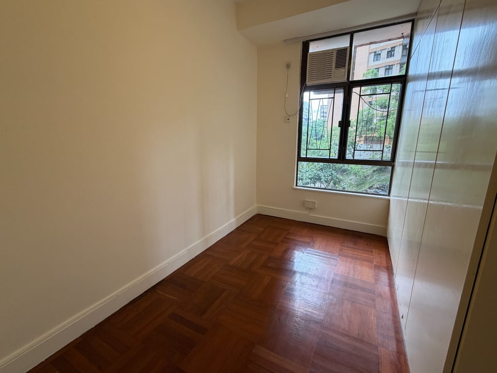 https://img.propertyraptor.com/cdn-cgi/imagedelivery/KD5bF_AFL0JDTbKLWF7z9g/ap8/ap8_001/hornet/prp/img/e0a9a2b59ba25bd0c4c9fe589eabef02-wtm.jpg/public