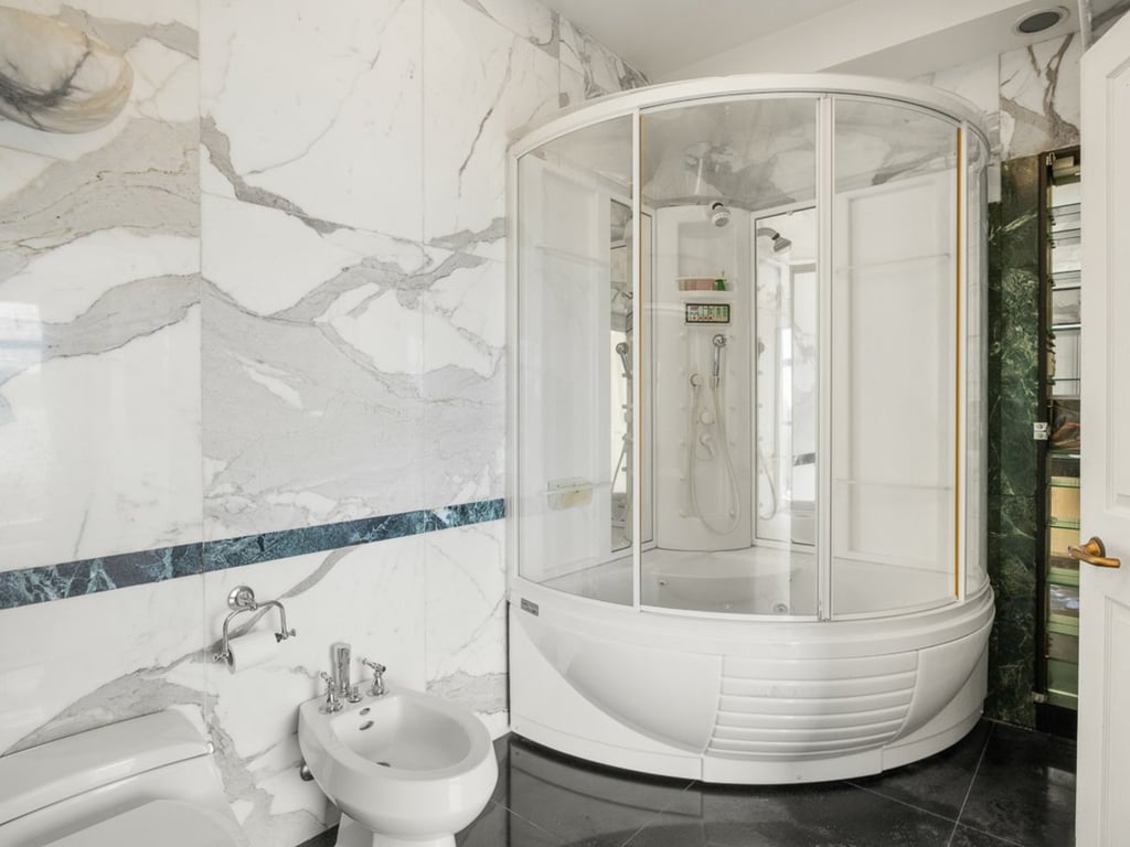 https://img.propertyraptor.com/cdn-cgi/imagedelivery/KD5bF_AFL0JDTbKLWF7z9g/ap8/ap8_001/hornet/prp/img/e0a9f40e64222ed897db3d5544444972.jpg/public