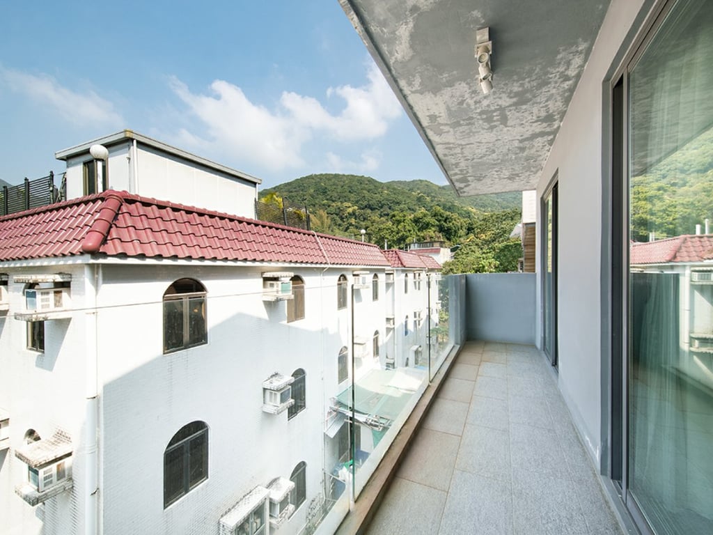 https://img.propertyraptor.com/cdn-cgi/imagedelivery/KD5bF_AFL0JDTbKLWF7z9g/ap8/ap8_001/hornet/prp/img/e0d3c3b45d03905928940e251bd368c7.jpg/public