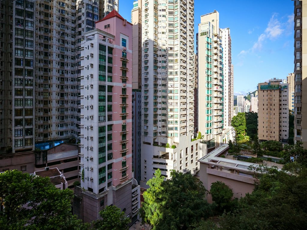 https://img.propertyraptor.com/cdn-cgi/imagedelivery/KD5bF_AFL0JDTbKLWF7z9g/ap8/ap8_001/hornet/prp/img/e0da75c6b764a028dd3d515402207d61.jpg/public
