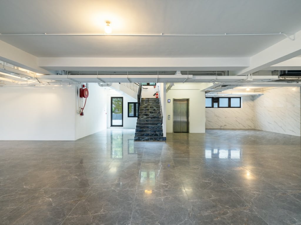 https://img.propertyraptor.com/cdn-cgi/imagedelivery/KD5bF_AFL0JDTbKLWF7z9g/ap8/ap8_001/hornet/prp/img/e0fcabf69ba6a63440884586d8001083.jpg/public