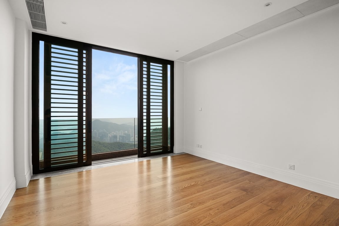 https://img.propertyraptor.com/cdn-cgi/imagedelivery/KD5bF_AFL0JDTbKLWF7z9g/ap8/ap8_001/hornet/prp/img/e1033b5af02f068deea943348aba31e6-wtm.jpg/public