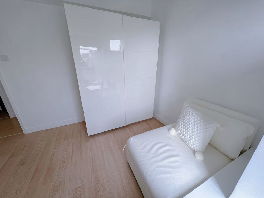 https://img.propertyraptor.com/cdn-cgi/imagedelivery/KD5bF_AFL0JDTbKLWF7z9g/ap8/ap8_001/hornet/prp/img/e123f262b0ac22369c5ee17be36e20a0-wtm.jpg/public