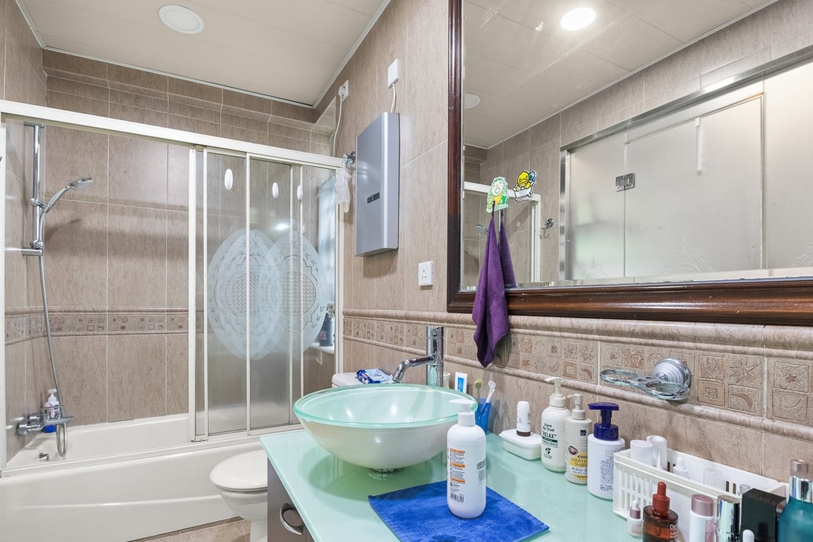 https://img.propertyraptor.com/cdn-cgi/imagedelivery/KD5bF_AFL0JDTbKLWF7z9g/ap8/ap8_001/hornet/prp/img/e12c0f87a17dd26a9b0d50f7163b8006-wtm.jpg/public