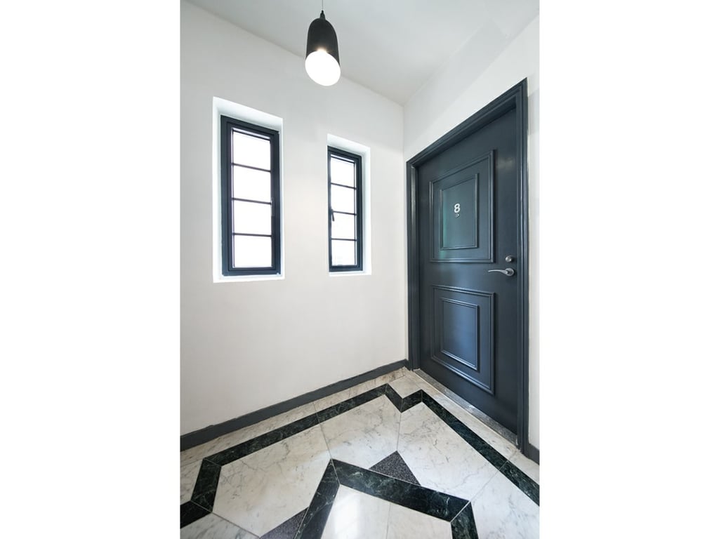 https://img.propertyraptor.com/cdn-cgi/imagedelivery/KD5bF_AFL0JDTbKLWF7z9g/ap8/ap8_001/hornet/prp/img/e12d8f772407a446b2c01196bcda8295.jpg/public