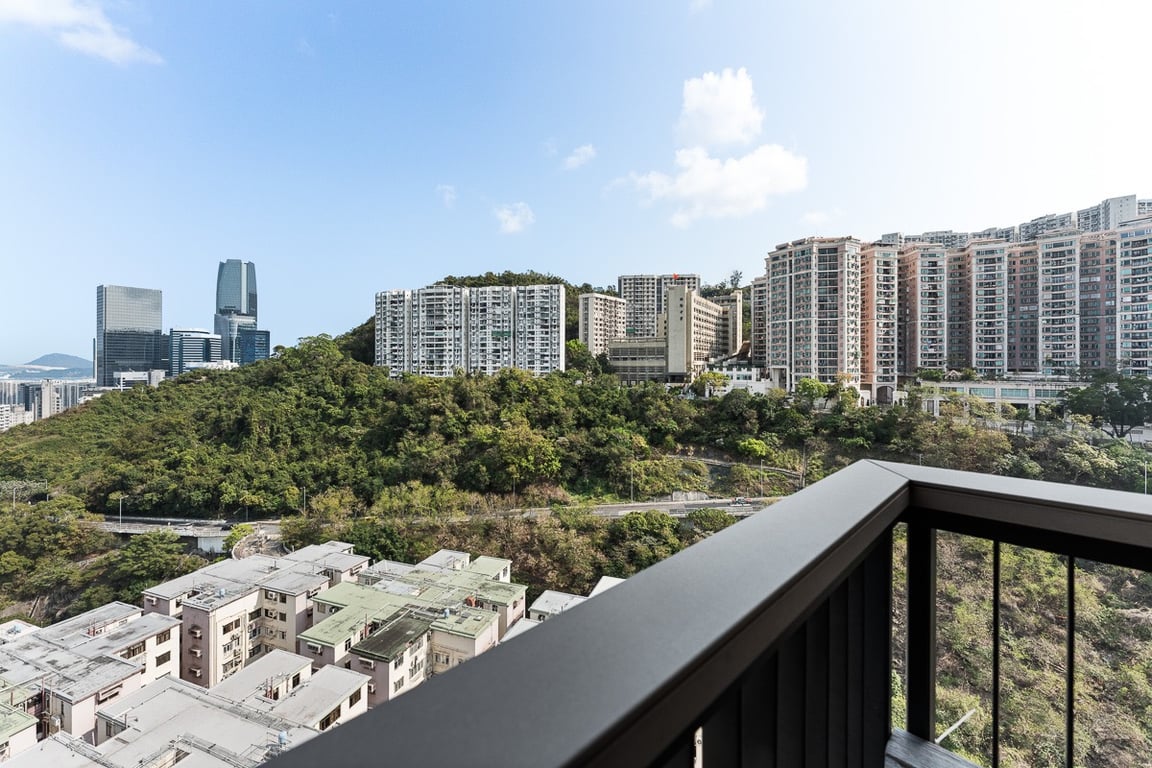 https://img.propertyraptor.com/cdn-cgi/imagedelivery/KD5bF_AFL0JDTbKLWF7z9g/ap8/ap8_001/hornet/prp/img/e1300204e6fae5923630a7b9b0a8dab4-wtm.jpg/public