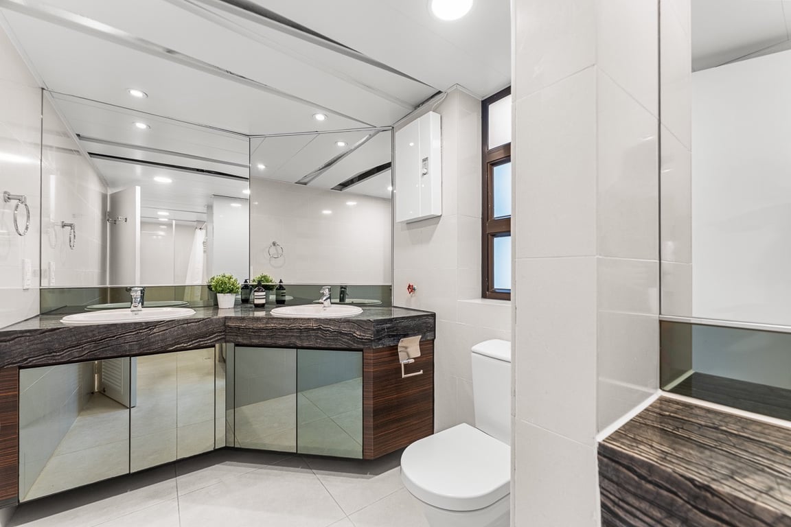 https://img.propertyraptor.com/cdn-cgi/imagedelivery/KD5bF_AFL0JDTbKLWF7z9g/ap8/ap8_001/hornet/prp/img/e1348b639a7283119bfceaff9fbd5662-wtm.jpg/public