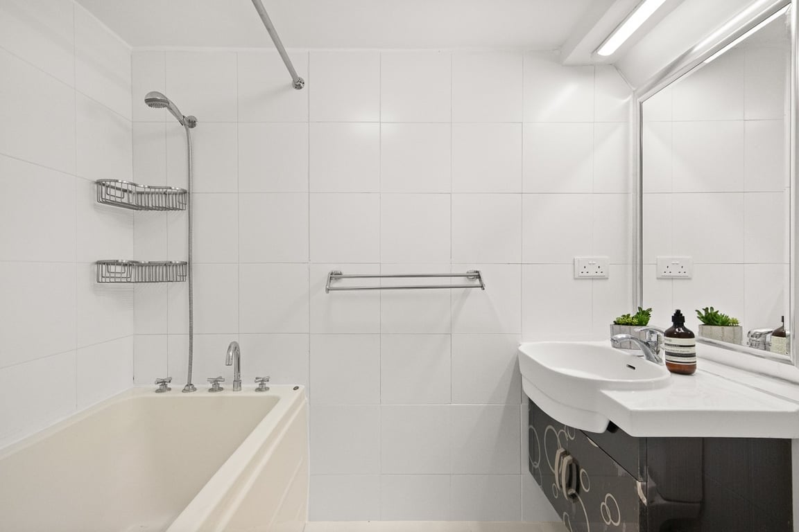 https://img.propertyraptor.com/cdn-cgi/imagedelivery/KD5bF_AFL0JDTbKLWF7z9g/ap8/ap8_001/hornet/prp/img/e17f685fdea1de2a47ba6e7656da9eb4-wtm.jpg/public
