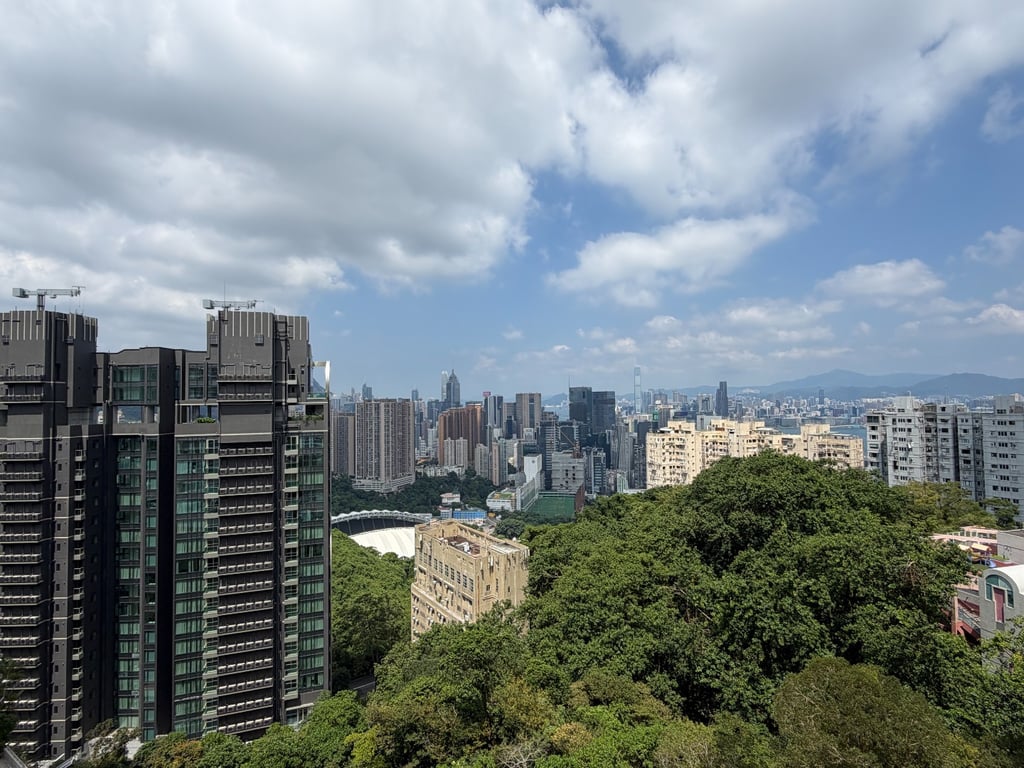 https://img.propertyraptor.com/cdn-cgi/imagedelivery/KD5bF_AFL0JDTbKLWF7z9g/ap8/ap8_001/hornet/prp/img/e1aead60fd7c4a8a7dcfcd694315ce75-wtm.jpg/public