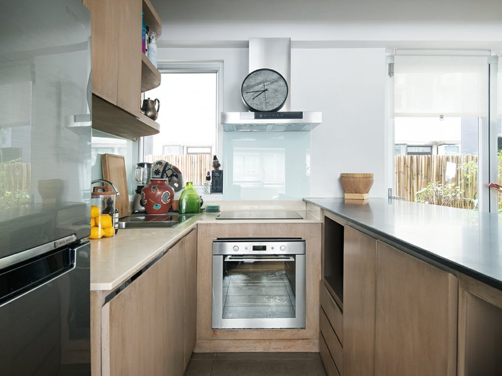 https://img.propertyraptor.com/cdn-cgi/imagedelivery/KD5bF_AFL0JDTbKLWF7z9g/ap8/ap8_001/hornet/prp/img/e1dca17cf0bcf0ba8bd67644cd6da591.jpg/public