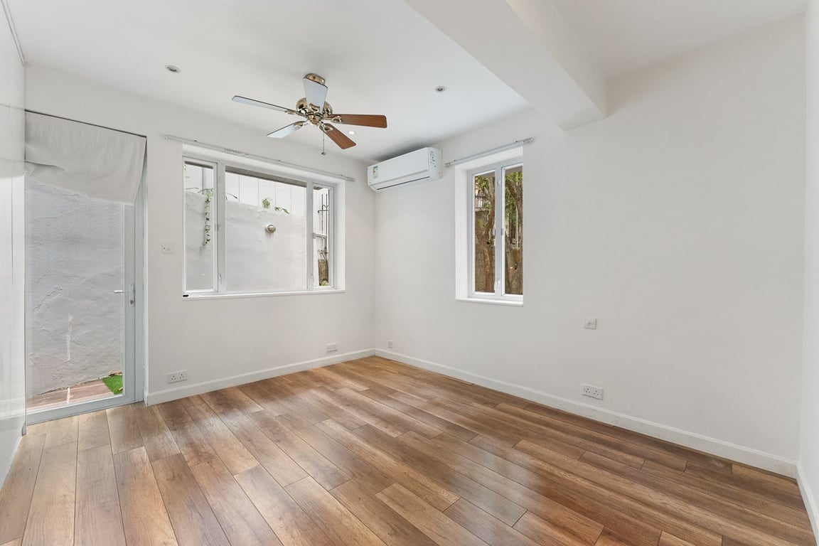 https://img.propertyraptor.com/cdn-cgi/imagedelivery/KD5bF_AFL0JDTbKLWF7z9g/ap8/ap8_001/hornet/prp/img/e1e5c7d04c1831e358b8e9cb5017e1bb-wtm.jpg/public