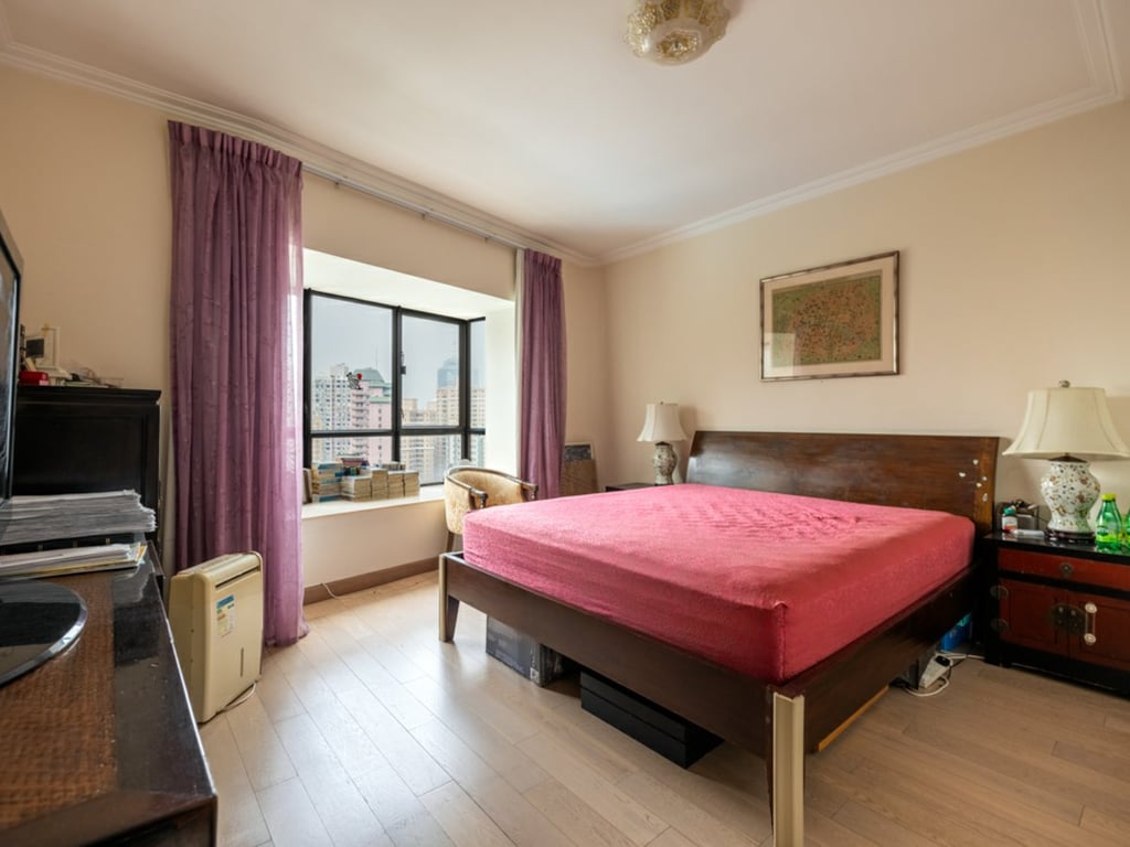 https://img.propertyraptor.com/cdn-cgi/imagedelivery/KD5bF_AFL0JDTbKLWF7z9g/ap8/ap8_001/hornet/prp/img/e213e1b5e5b5f36ebfdbfda61d930907.jpg/public