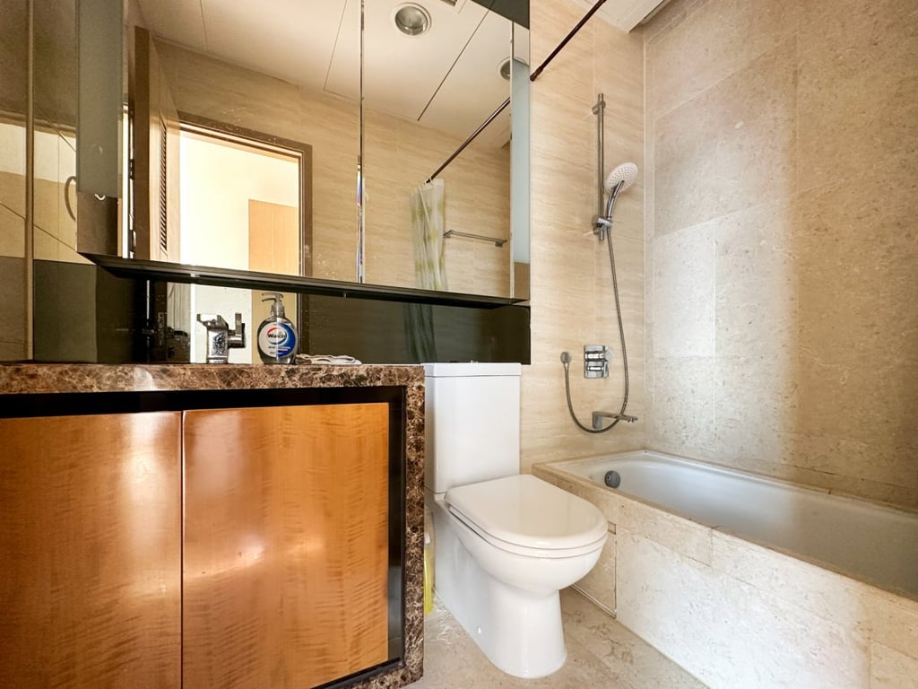 https://img.propertyraptor.com/cdn-cgi/imagedelivery/KD5bF_AFL0JDTbKLWF7z9g/ap8/ap8_001/hornet/prp/img/e222ed5699e52d5c24d3ffa12d429688.jpg/public