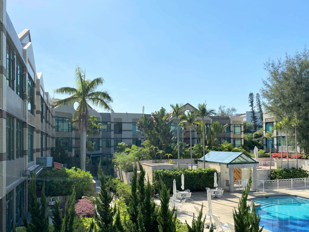 https://img.propertyraptor.com/cdn-cgi/imagedelivery/KD5bF_AFL0JDTbKLWF7z9g/ap8/ap8_001/hornet/prp/img/e24859ad05a5bd5009ef493bdc81decf.jpg/public