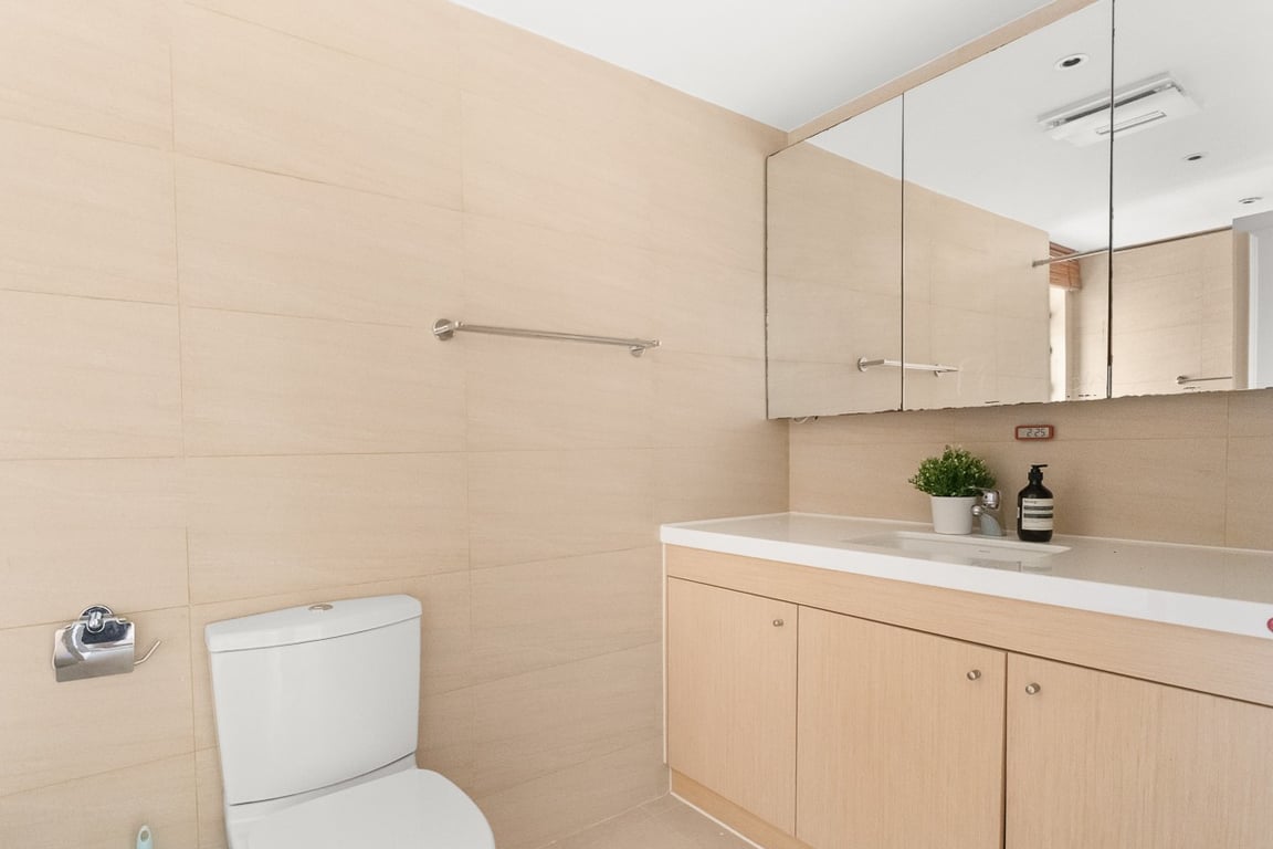 https://img.propertyraptor.com/cdn-cgi/imagedelivery/KD5bF_AFL0JDTbKLWF7z9g/ap8/ap8_001/hornet/prp/img/e24f72b0e6b040c5e5b0982f6a119383-wtm.jpg/public