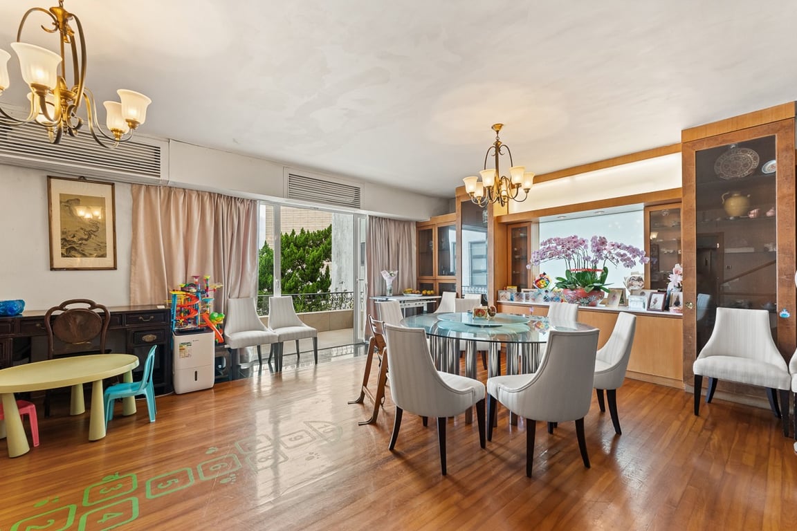 https://img.propertyraptor.com/cdn-cgi/imagedelivery/KD5bF_AFL0JDTbKLWF7z9g/ap8/ap8_001/hornet/prp/img/e251ef54d5b719b68d45dbf70386288a-wtm.jpg/public