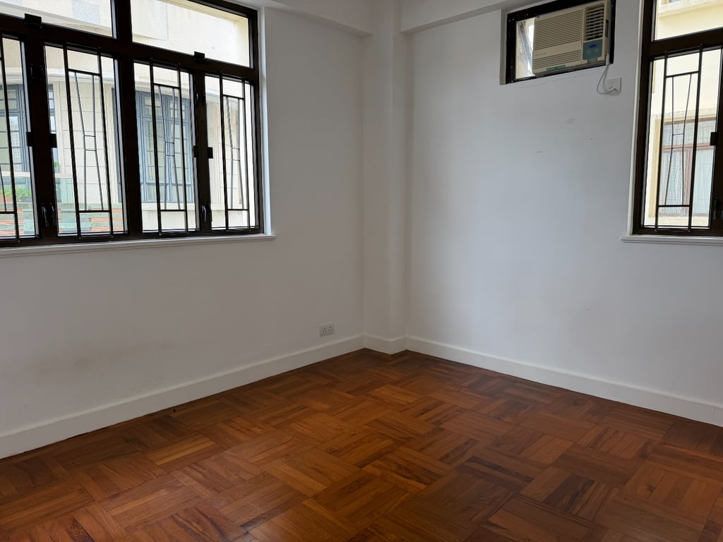 https://img.propertyraptor.com/cdn-cgi/imagedelivery/KD5bF_AFL0JDTbKLWF7z9g/ap8/ap8_001/hornet/prp/img/e2594270a2a122e0b35c69d7faf7500e-wtm.jpg/public