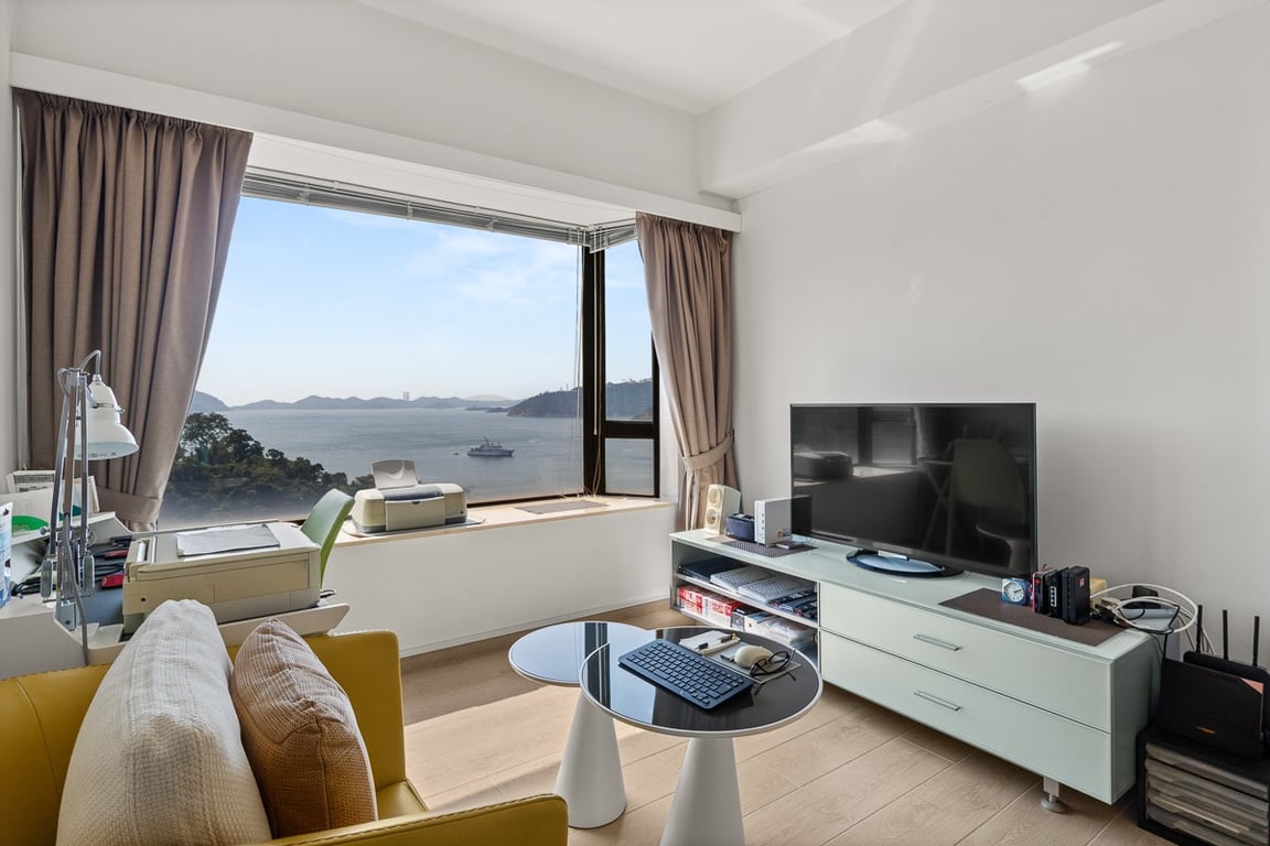 https://img.propertyraptor.com/cdn-cgi/imagedelivery/KD5bF_AFL0JDTbKLWF7z9g/ap8/ap8_001/hornet/prp/img/e2694080eb30ca11916fa34d6e25de7f-wtm.jpg/public