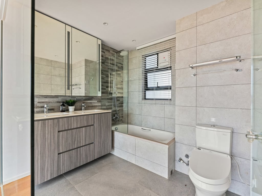 https://img.propertyraptor.com/cdn-cgi/imagedelivery/KD5bF_AFL0JDTbKLWF7z9g/ap8/ap8_001/hornet/prp/img/e275307e312e872e13329bbacae6b4cd-wtm.jpg/public
