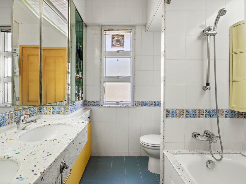 https://img.propertyraptor.com/cdn-cgi/imagedelivery/KD5bF_AFL0JDTbKLWF7z9g/ap8/ap8_001/hornet/prp/img/e2927d9e77ccefc9830b776fca1bf4cc.jpg/public