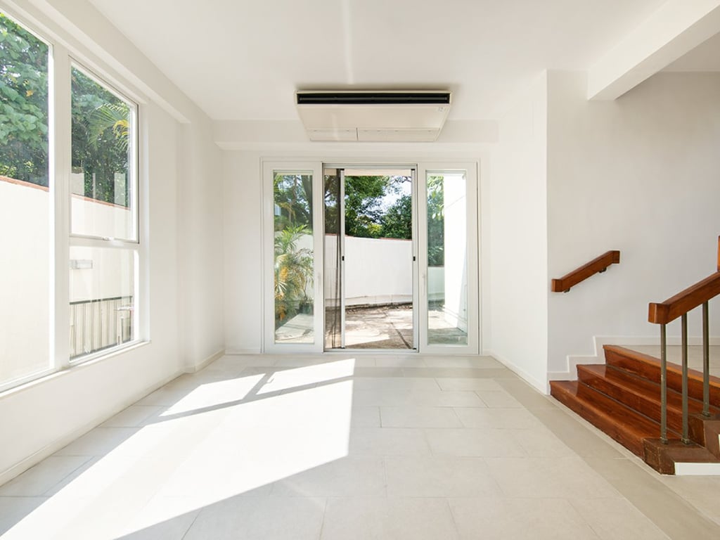 https://img.propertyraptor.com/cdn-cgi/imagedelivery/KD5bF_AFL0JDTbKLWF7z9g/ap8/ap8_001/hornet/prp/img/e2b11eb844e2b6e9c6c91683c722efa3.jpg/public
