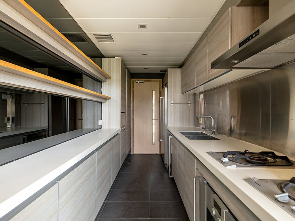 https://img.propertyraptor.com/cdn-cgi/imagedelivery/KD5bF_AFL0JDTbKLWF7z9g/ap8/ap8_001/hornet/prp/img/e30425abb88639d7f09c0df9353b3f95.jpg/public