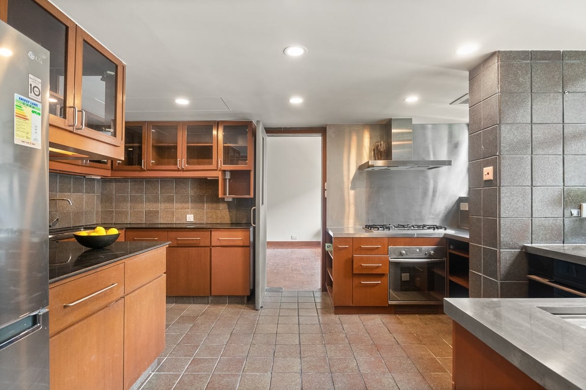 https://img.propertyraptor.com/cdn-cgi/imagedelivery/KD5bF_AFL0JDTbKLWF7z9g/ap8/ap8_001/hornet/prp/img/e30bea31c21daccf67e6e69467b84374-wtm.jpg/public