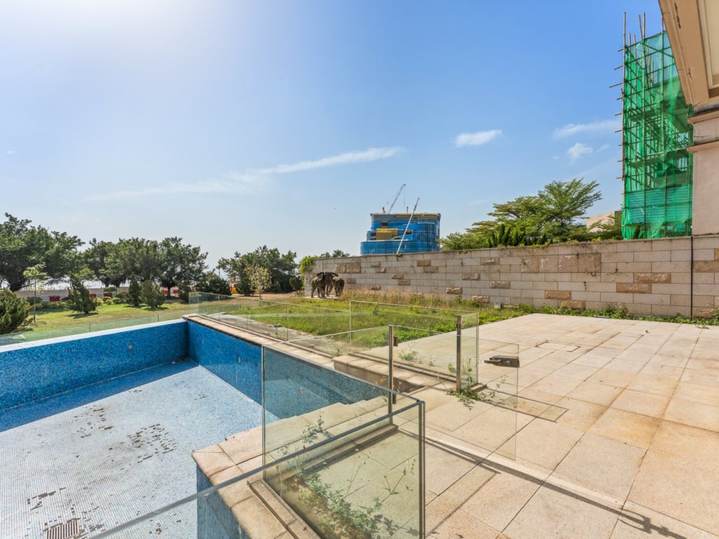 https://img.propertyraptor.com/cdn-cgi/imagedelivery/KD5bF_AFL0JDTbKLWF7z9g/ap8/ap8_001/hornet/prp/img/e331284ae5243ffa19a6af77b280fdc3.jpg/public