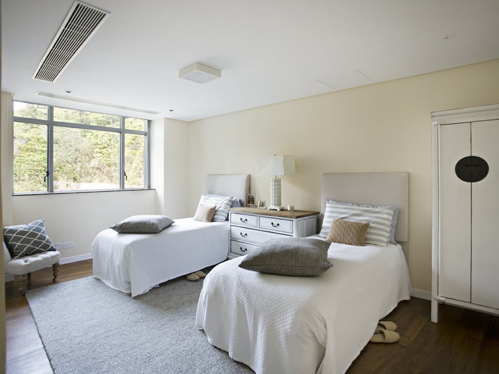 https://img.propertyraptor.com/cdn-cgi/imagedelivery/KD5bF_AFL0JDTbKLWF7z9g/ap8/ap8_001/hornet/prp/img/e33bc525cff88f79f19a92a3a1698eb9.jpg/public