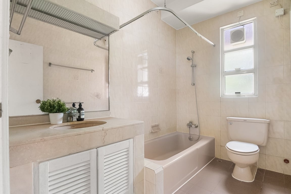 https://img.propertyraptor.com/cdn-cgi/imagedelivery/KD5bF_AFL0JDTbKLWF7z9g/ap8/ap8_001/hornet/prp/img/e34197f0679939192fa75c7f6275a979-wtm.jpg/public