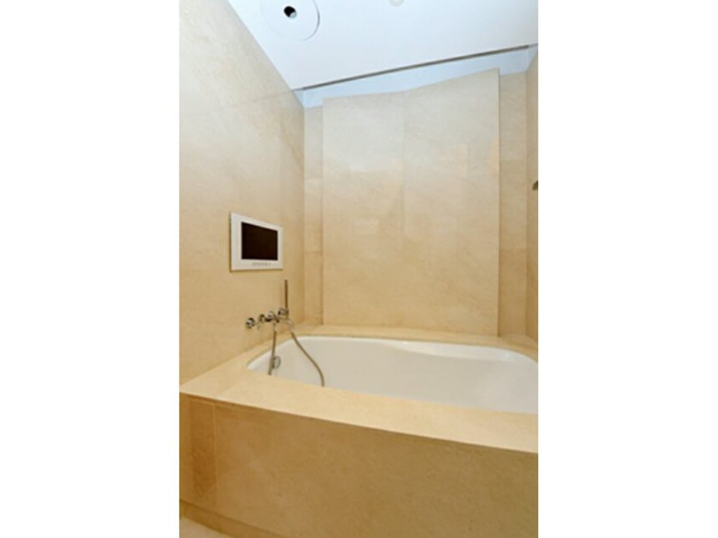 https://img.propertyraptor.com/cdn-cgi/imagedelivery/KD5bF_AFL0JDTbKLWF7z9g/ap8/ap8_001/hornet/prp/img/e38758a0333e2d9ea48d320dd61ef98c.jpg/public
