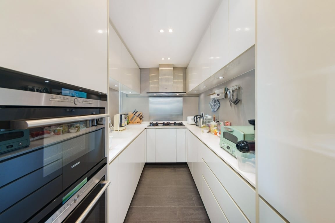 https://img.propertyraptor.com/cdn-cgi/imagedelivery/KD5bF_AFL0JDTbKLWF7z9g/ap8/ap8_001/hornet/prp/img/e3879b7445179895d66fec3fc8bdcc8b-wtm.jpg/public